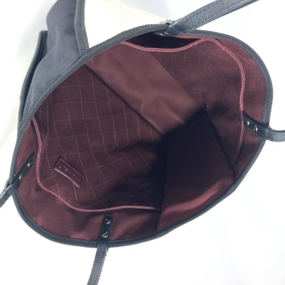 CHANEL Black Leather Shoulder Bag - Picture 14 of 16